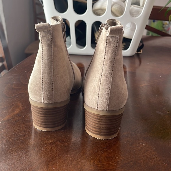 COPY - Old Navy Tan Booties Size 6 - Picture 3 of 4